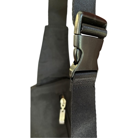 Baggallini black nylon fanny pack bag - Picture 5 of 8